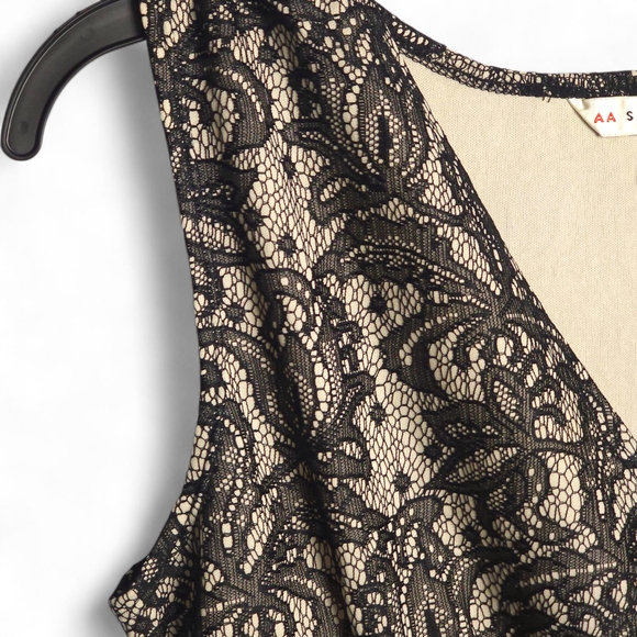 Elegant Black Lace Dress - Picture 3 of 7